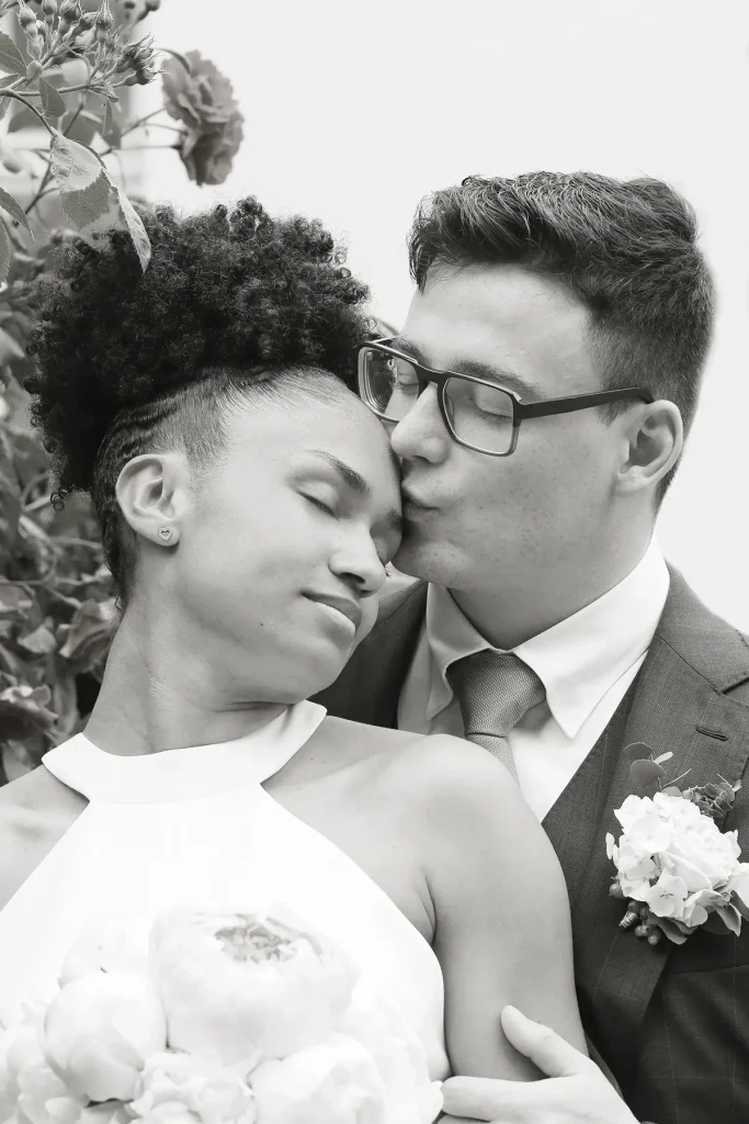 brautpaar-kuesst brautpaar kuesst