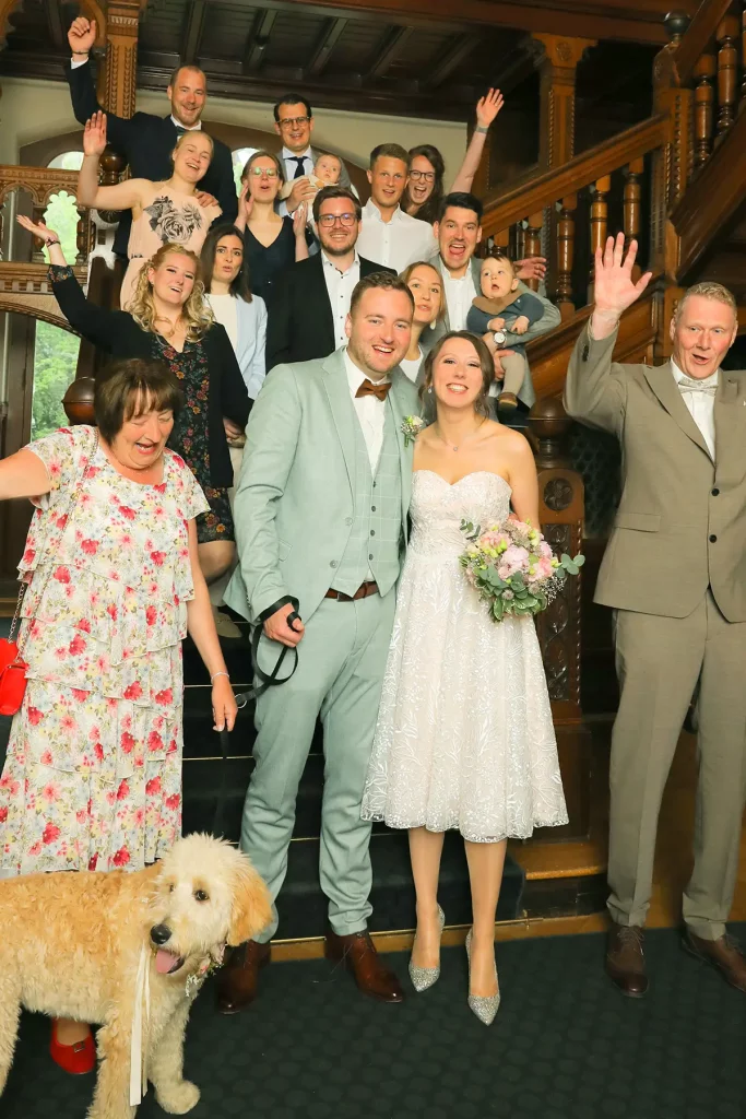 hochzeitsgesellschaft Hochzeitsgesellschaft Treppenhaus Standesamt